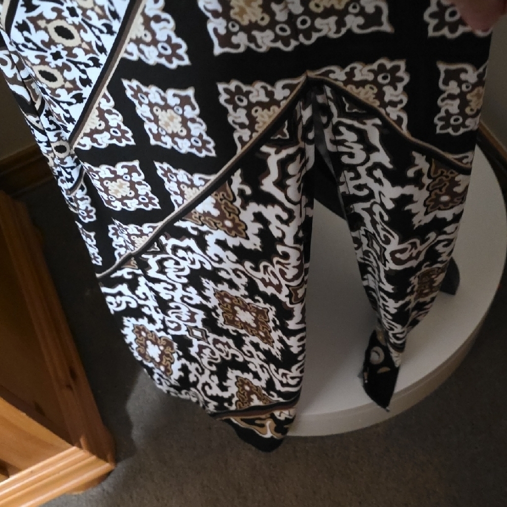 White House Black Market Black and White Geometric Maxi Dress - Picture 3 of 7